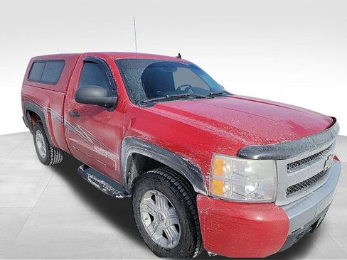 Used 2008 Chevrolet Silverado 1500 LT w/ Suspension Package, Off-Road image 2