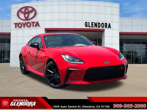 Used 2025 Toyota GR86 Premium w/ ALL Weather Mat Package (TMS) RWD image 2