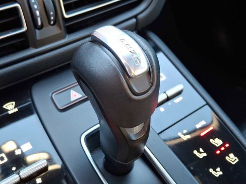 Used 2022 Porsche Macan image 15