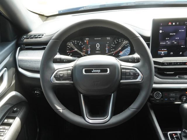 Used 2023 Jeep Compass Latitude AWD/4WD image 17