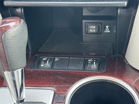 Used 2014 Toyota Camry L image 18