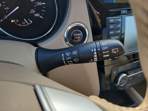 Used 2015 Nissan Rogue SL w/ SL Premium Package image 32