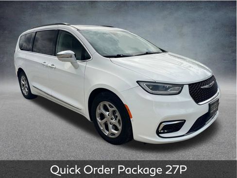 Used 2022 Chrysler Pacifica Limited FWD image 2