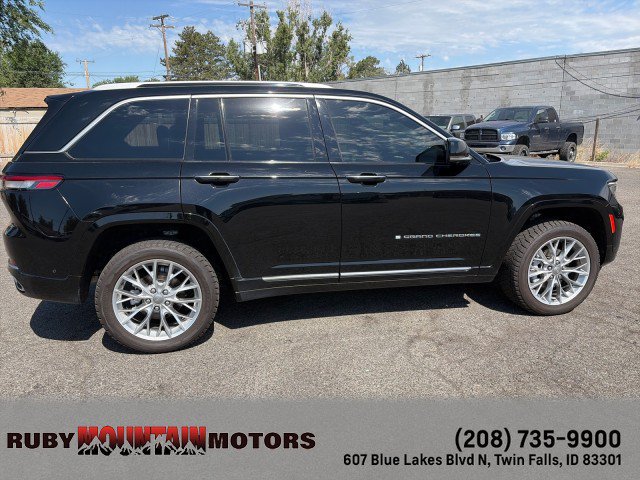 Used 2023 Jeep Grand Cherokee Summit w/ Adv Protech Group IV AWD/4WD image 8