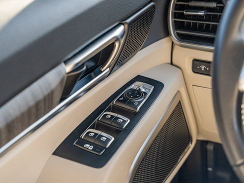 Used 2023 Kia Telluride EX w/ EX Captain's Chair Package image 28