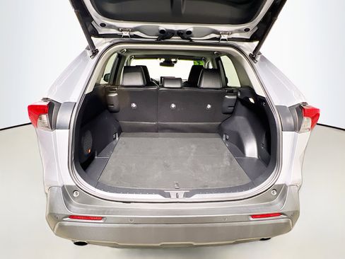 Used 2022 Toyota RAV4 XLE Premium image 34