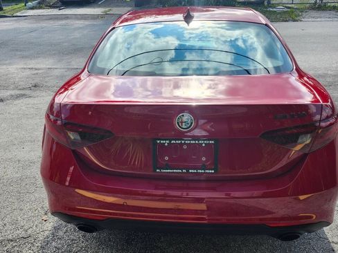 Used 2019 Alfa Romeo Giulia w/ Nero Edizione RWD image 11