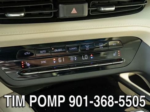 Used 2022 Buick Envision Essence w/ Technology Package I FWD image 22