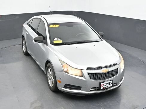 Used 2011 Chevrolet Cruze LT FWD image 15