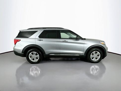 Used 2024 Ford Explorer XLT w/ Equipment Group 202A AWD/4WD image 17