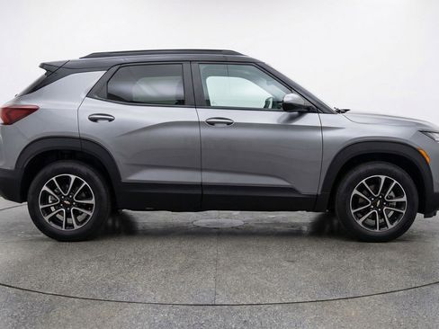 Used 2025 Chevrolet TrailBlazer LT image 11