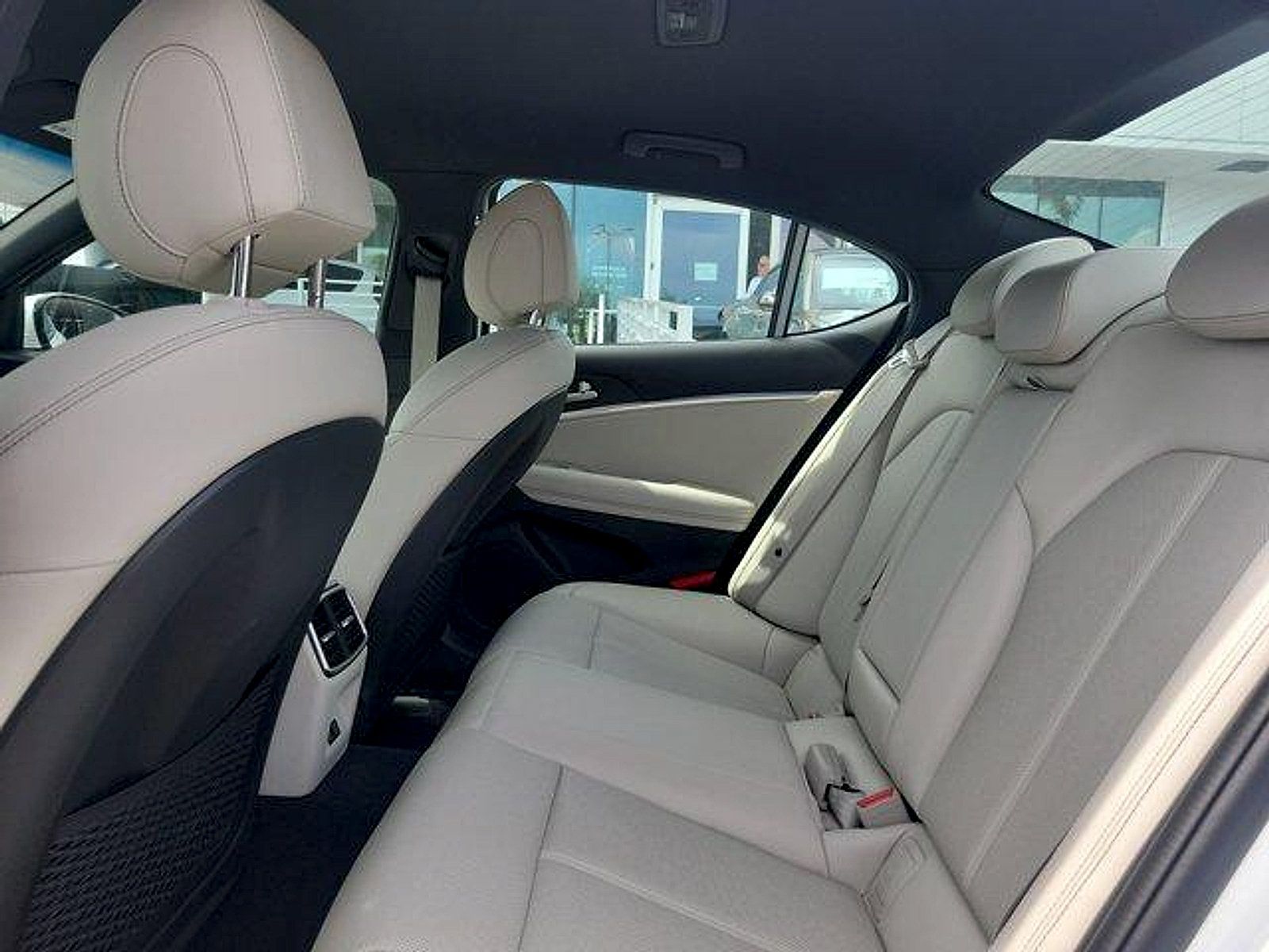 Used 2025 Genesis G70 2.5T RWD image 14
