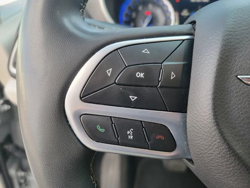 Used 2023 Chrysler Pacifica Touring-L FWD image 22