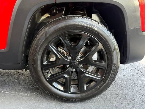 Used 2019 Jeep Renegade Altitude w/ UConnect 8.4 Nav Group FWD image 9