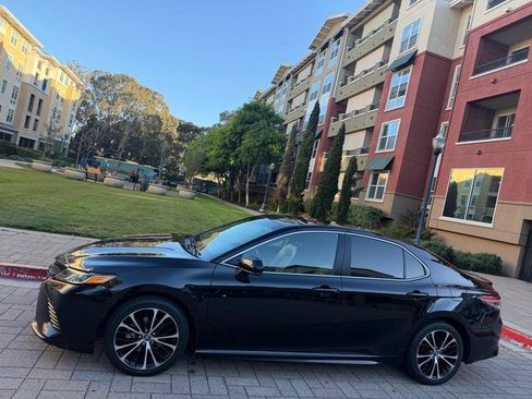 Used 2018 Toyota Camry SE FWD image 7