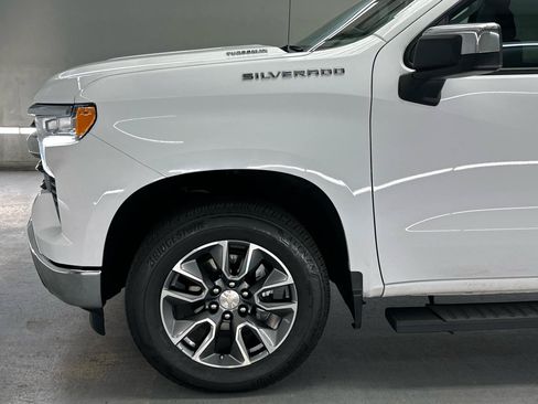 Used 2024 Chevrolet Silverado 1500 LT AWD/4WD image 5