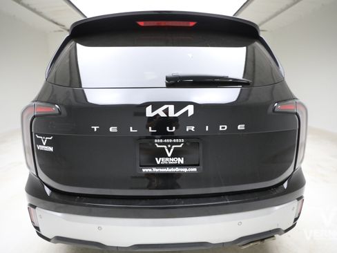 Used 2024 Kia Telluride EX w/ EX Captain's Chair Package FWD image 4