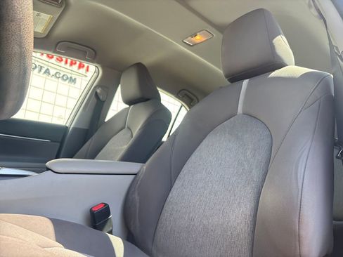 Used 2023 Toyota Camry LE image 9