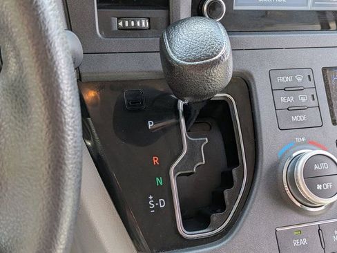 Used 2020 Toyota Sienna L FWD image 23