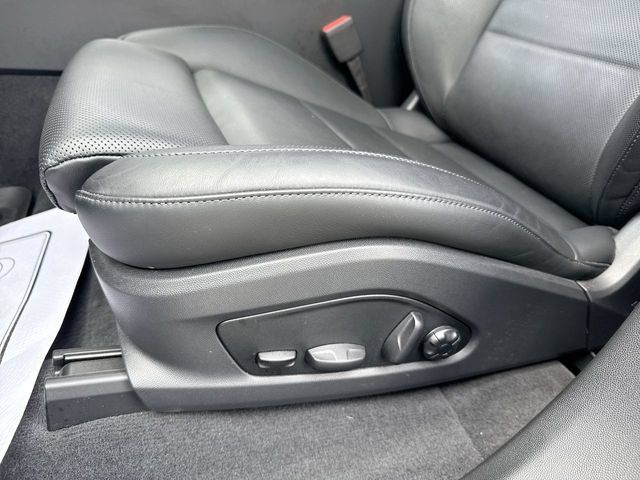 Used 2024 Porsche Macan 4 Electric AWD/4WD image 12