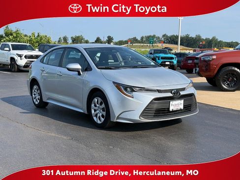 Certified 2025 Toyota Corolla LE FWD image 1