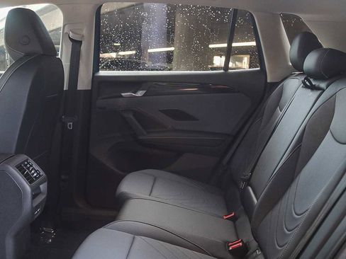 New 2025 Volkswagen Tiguan SE image 19