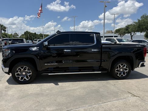 Used 2024 GMC Sierra 1500 SLT AWD/4WD image 8