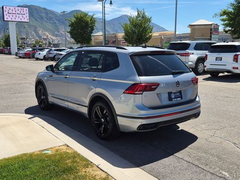 Used 2024 Volkswagen Tiguan SE R-Line AWD/4WD image 9