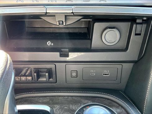 Used 2022 Nissan Armada Platinum w/ Captain's Chairs Package AWD/4WD image 33
