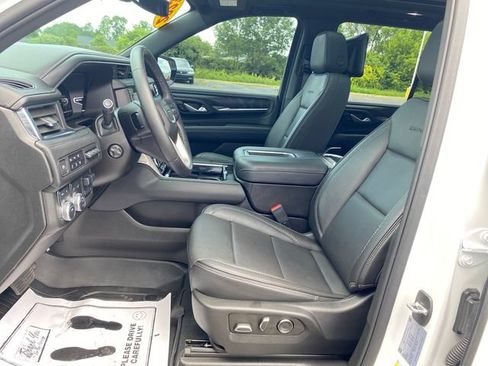 Used 2023 GMC Yukon Denali w/ LPO, Floor Liner Package AWD/4WD image 17