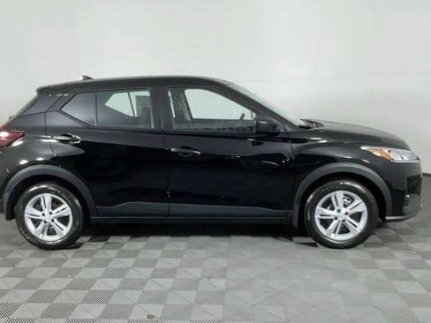 New 2025 Nissan Kicks Play S image 3