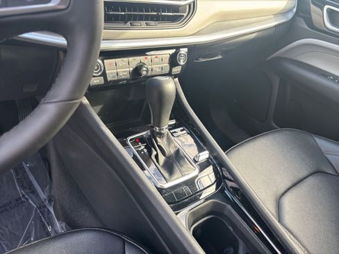 Used 2025 Jeep Compass Limited image 41