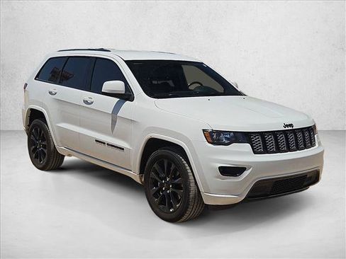 Used 2021 Jeep Grand Cherokee Laredo X AWD/4WD image 3