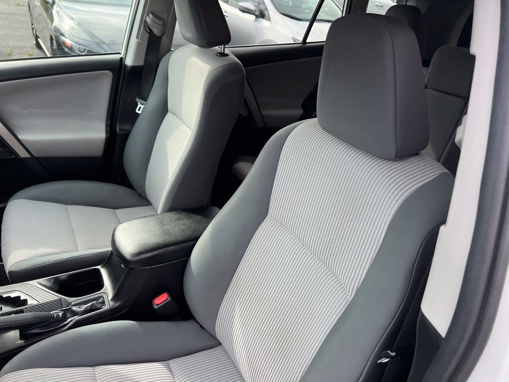 Used 2015 Toyota RAV4 LE AWD/4WD image 13