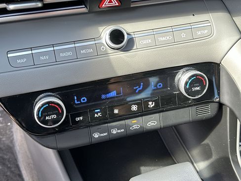 Used 2024 Hyundai Elantra SEL FWD image 19