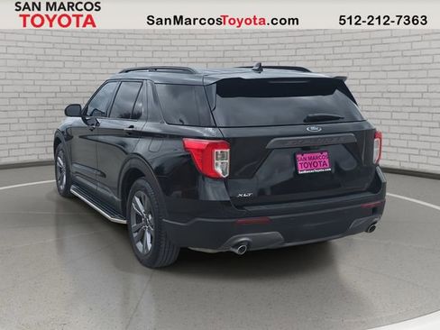 Used 2022 Ford Explorer XLT w/ Equipment Group 202A image 7