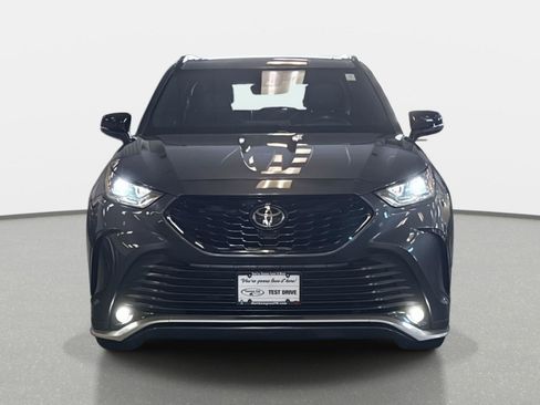 Used 2021 Toyota Highlander XSE image 2