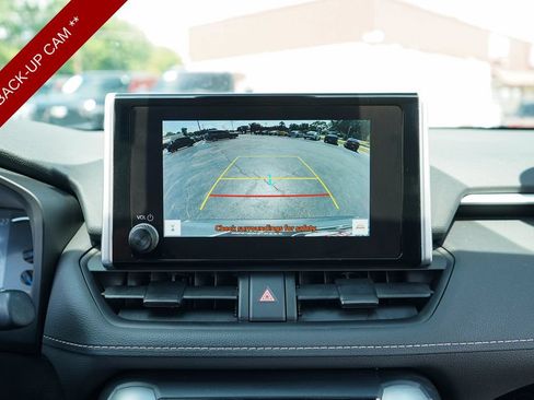 Used 2023 Toyota RAV4 LE AWD/4WD image 10
