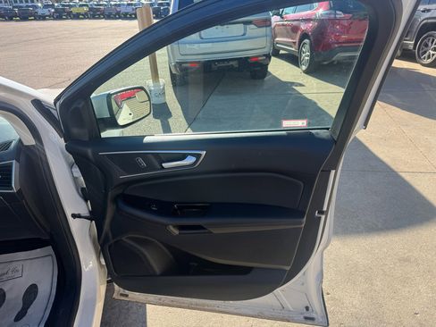 Used 2015 Ford Edge SEL w/ Equipment Group 201A image 16