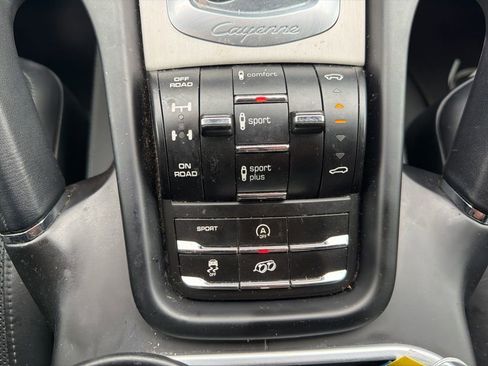 Used 2017 Porsche Cayenne GTS AWD/4WD image 13