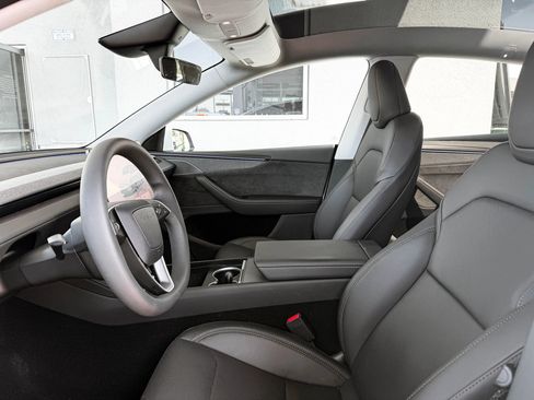 Used 2026 Tesla Model Y 2WD image 21