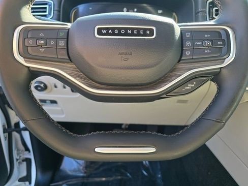 Used 2024 Jeep Wagoneer Series II AWD/4WD image 39