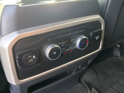 Used 2022 Ford Expedition Max Limited image 17