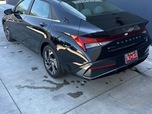 Certified 2025 Hyundai Elantra Limited image 5