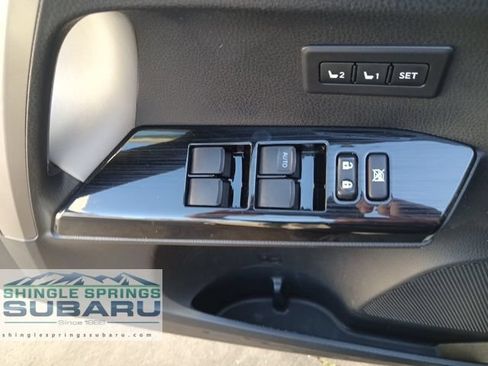 Used 2018 Toyota RAV4 Limited w/ Advanced Technology Package AWD/4WD image 30