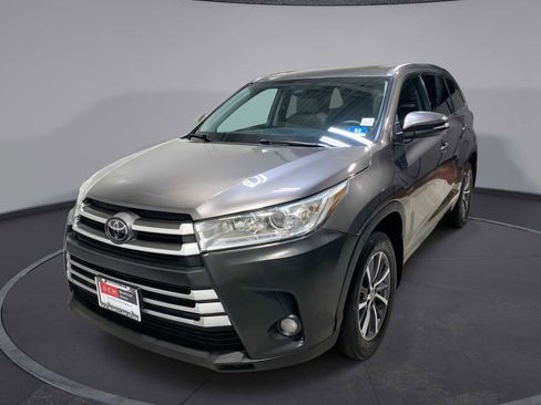 Used 2018 Toyota Highlander XLE image 1