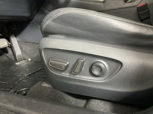 Used 2019 Toyota RAV4 Limited image 22