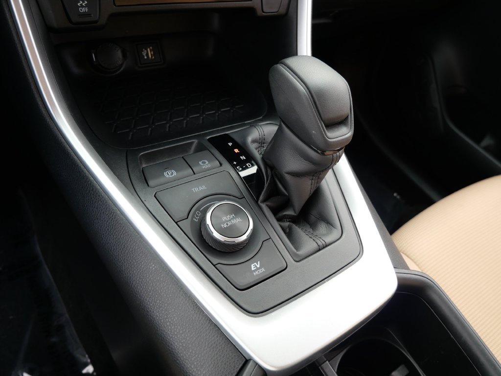 Certified 2025 Toyota RAV4 LE AWD/4WD image 22