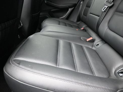 Used 2023 Porsche Macan AWD/4WD image 16