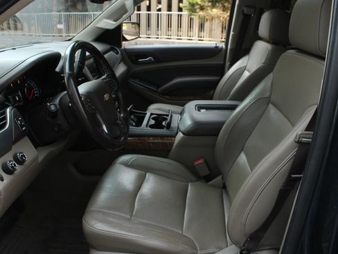 Used 2019 Chevrolet Suburban Premier AWD/4WD image 14